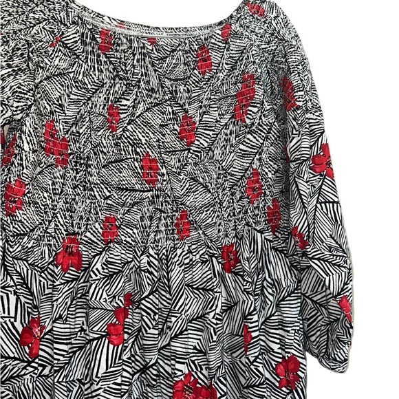 J. Jill Women's Floral Smocked Stretchy Boho Red Black Tunic Top Size Medium - Picture 4 of 8